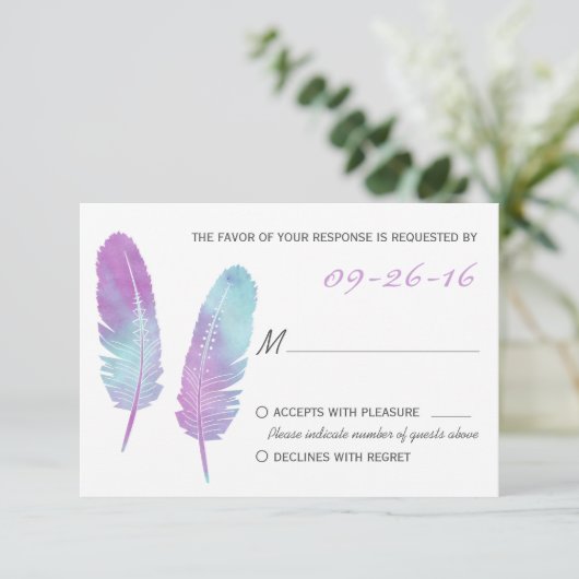 Boho Bohemisch Feather Lila und Blue Wedding RSVP Karte (Stehend Vorderseite)