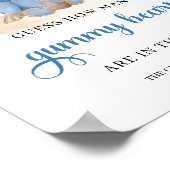 Boho Boy Teddy Bär schätzt wie viele Gummibären Poster (Ecke)