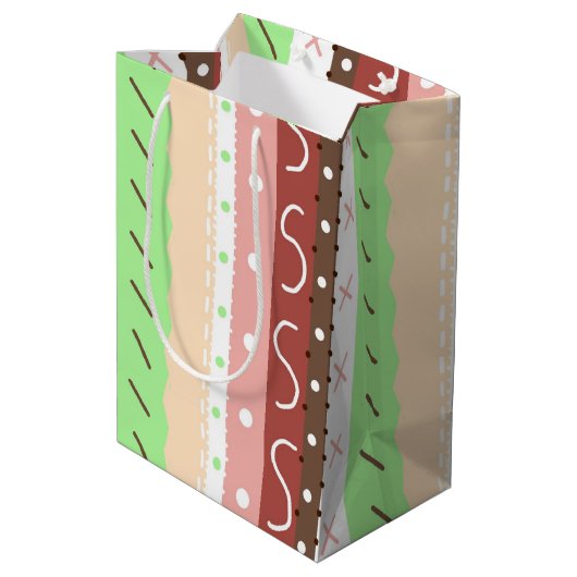 Boho Brown, Burgund, Green und Mauve Whimsical Mittlere Geschenktüte (Rückseite Schrägansicht)