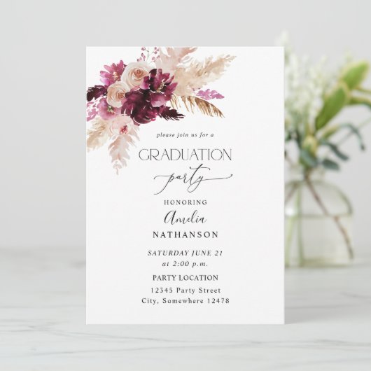 Boho Burgundy & Pink Floral Graduation Party Einladung (Stehend Vorderseite)