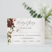 Boho Burgundy Pink Rose Blumenhochzeit RSVP Karte (Stehend Vorderseite)