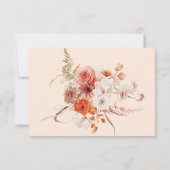 Boho Burnt Orange Fall Floral Monogramm Pfirsich RSVP Karte (Rückseite)
