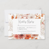Boho Burnt Orange Fall Floral Monogramm weiß RSVP Karte (Vorderseite)