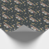 Boho Charcoal Gray Celestial Moth Pattern Geschenkpapier (Ecke)