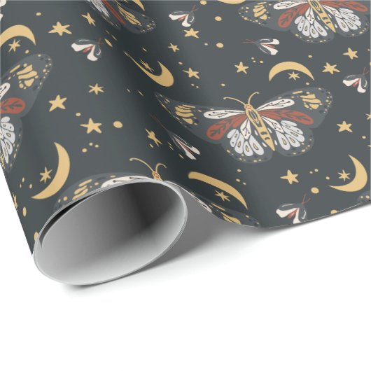 Boho Charcoal Gray Celestial Moth Pattern Geschenkpapier (Rolleneckpunkt)