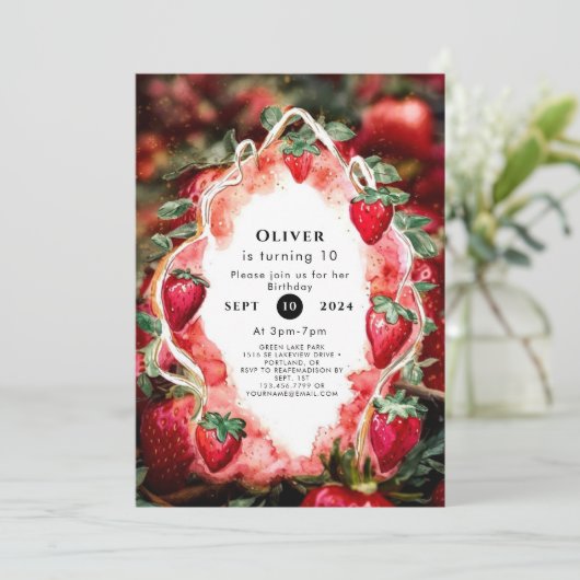 Boho Charming Frucht Strawberry Birthday Einladung (Stehend Vorderseite)