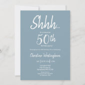 Boho Chic Dusty Blue White Surprise 50th Birthday Einladung (Vorderseite)