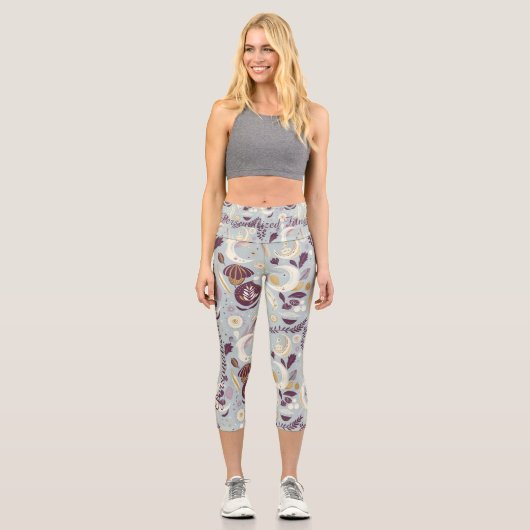Boho Chic Enchanted Moons - Soft Blues & Ethereal Capri Leggings (Vorderseite)