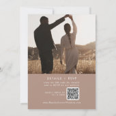 Boho Chic Neutral Taupe Foto QR Code Hochzeit Einladung (Rückseite)