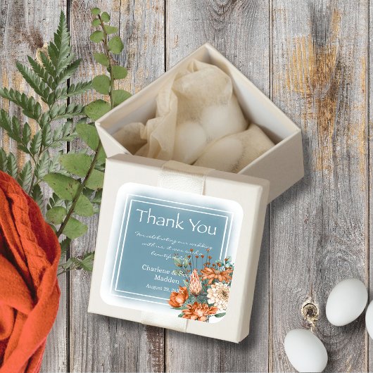 Boho Chic Orange und Creme Blume Smokey Blue Wash Quadratischer Aufkleber