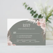Boho Chic Pampas Grass Sage Green Floral Wedding RSVP Karte (Stehend Vorderseite)