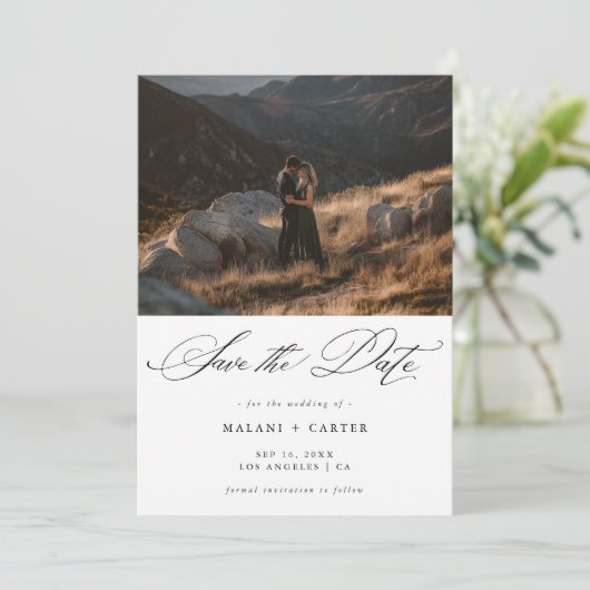 Boho Chic Script Mountain Foto Luxury Wedding Save The Date (Stehend Vorderseite)