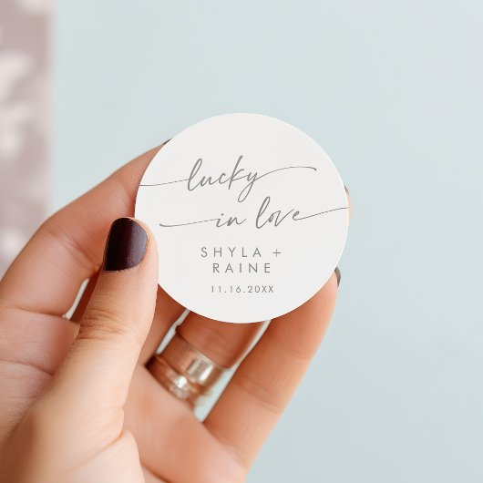 Boho Chic Silver Gray Lucky in der Liebe Gefallen Runder Aufkleber