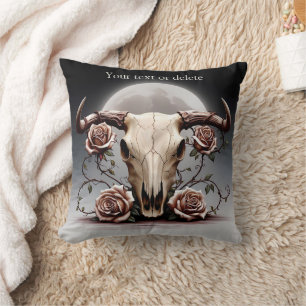 Boho Chic Watercolor Romantischer Blumenkuh Skull Kissen
