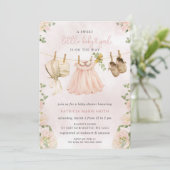 Boho Clothesline Blütendusche Girl Baby Einladung (Stehend Vorderseite)