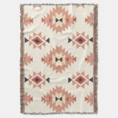 Boho Cream and Dusty Pink Südwest Aztec Design Decke (Vorderseite Vertikal)