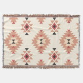 Boho Cream and Dusty Pink Südwest Aztec Design Decke (Vorderseite)