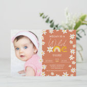 Boho daisy Regenbogen Foto wild 1. Geburtstag Einladung (Stehend Vorderseite)