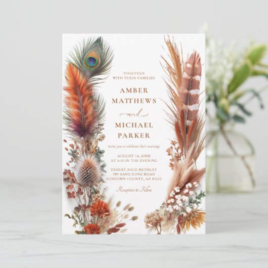 Boho Desert Feather Pampas Wedding Einladung (Stehend Vorderseite)