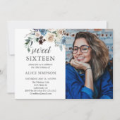 Boho Dusty Blue Beige Blume Foto Sweet 16 Einladung (Vorderseite)