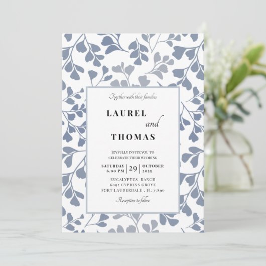 Boho Dusty Blue Botanical Leaf Hochzeit Einladung (Stehend Vorderseite)