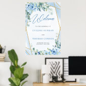 Boho Dusty Blue Floral Goldrahmen Hochzeit Begrüßu Poster (Heimbüro)