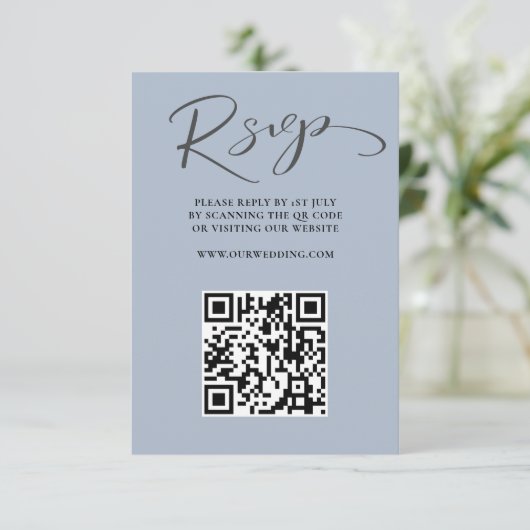 Boho Dusty Blue QR Code UAWG Wedding RSVP Karte (Stehend Vorderseite)