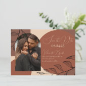 Boho Earth Tone Arch Foliage Terracotta Wedding Save The Date (Stehend Vorderseite)