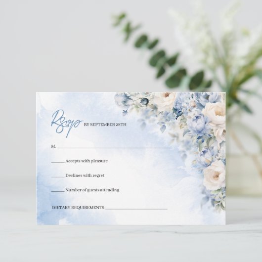 Boho Elegant Winterstaubblau und Elfenbeinblauer B RSVP Karte (Stehend Vorderseite)