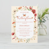 Boho Er gibt mir Schmetterlinge Brautparty Einladung (Stehend Vorderseite)