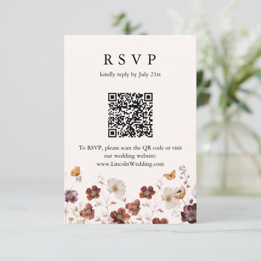 Boho Fall Florals Butterfly Wedding QR Code UAWG RSVP Karte (Stehend Vorderseite)