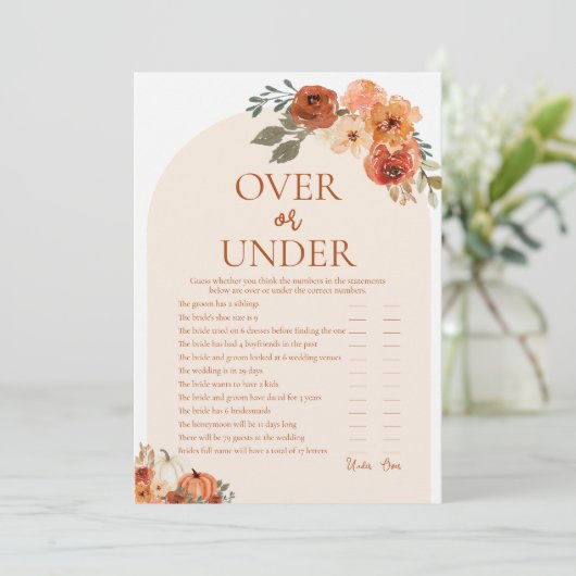Boho Fall Pumpkin Over oder Under Brautparty Game Einladung (Stehend Vorderseite)