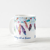 Boho Feather Native Tribal "One day at a Time" Kaffeetasse (Vorderseite Links)