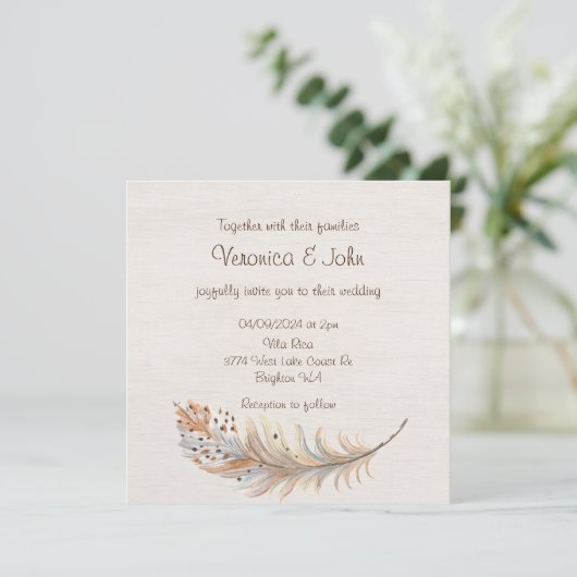 Boho feather rustikale Hochzeitseinladung Einladung (Stehend Vorderseite)