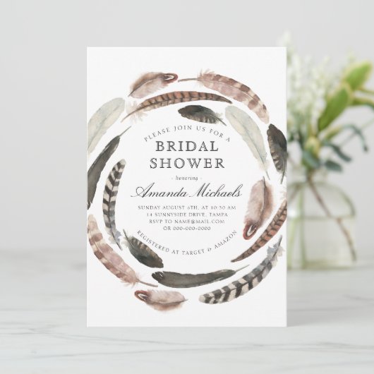 Boho Feathers Western Wüste Beige Brautparty Einladung (Stehend Vorderseite)