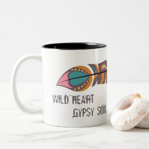 Boho Feder-wilde Herz-Sinti und Roma-Soul-Tasse Zweifarbige Tasse