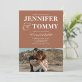 Boho fette Namen Retro 2 Foto Hochzeit Terrakotta Einladung (Stehend Vorderseite)