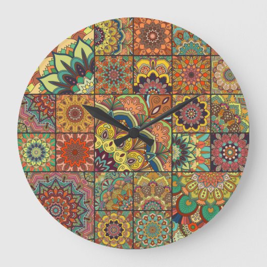Boho-Fliesen: farbenfrohes Patchwork-Nahtlosmuster Große Wanduhr (Vorderseite)