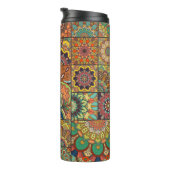 Boho Fliesen: farbiges Patchwork nahtlos Muster Thermosbecher (Nach rechts gedreht)