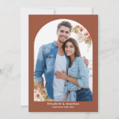 Boho floral Earth tönt Terracotta Hochzeitsstiftun Save The Date (Rückseite)