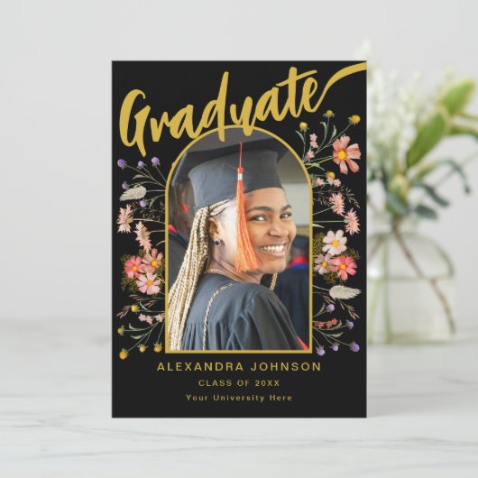 Boho Floral Graduate Foto Black and Gold Script Ankündigung (Stehend Vorderseite)