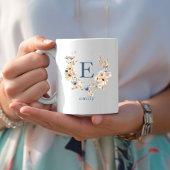 Boho Floral Monogram Tasse mit bearbeitbarem Namen