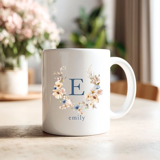 Boho Floral Monogram Tasse mit bearbeitbarem Namen