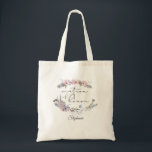 Boho Floral Personalisiert Matron of Honour Tragetasche<br><div class="desc">Erkennen Sie Ihre Trauzeugin mit dieser personalisierten Tasche mit weichen, schönen, pastellfarbenen Wildblumen in den Tönen lila, violett, pfirsichfarben, rot, staubblau und Grüntöne und personalisiert mit ihrem Namen. Kontaktieren Sie den Designer, wenn Sie möchten, dass dieses Design modifiziert oder auf einem anderen Produkt, um Ihre Hochzeitssuite und/oder Zeremonie oder Empfang...</div>