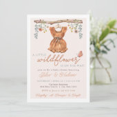 Boho Girl Wildblume Baby in Blütendusche Einladung (Stehend Vorderseite)