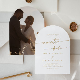 Boho Gold and White Foto Arch Spanish Wedding Einladung