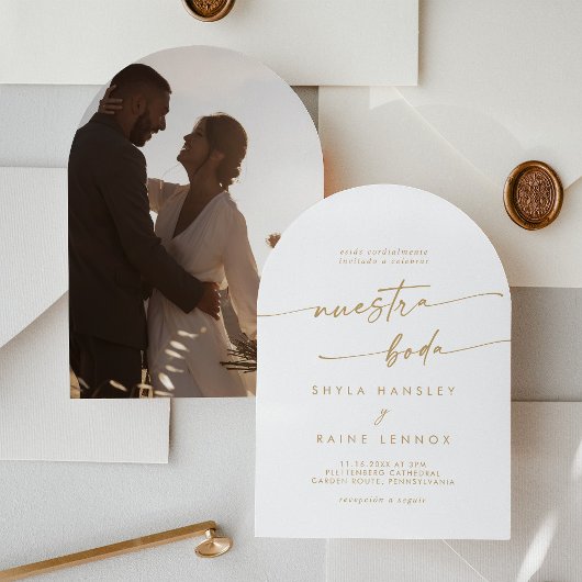 Boho Gold and White Foto Arch Spanish Wedding Einladung