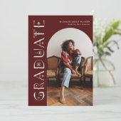 Boho Graduate Maroon Abschluss Ankündigung (Stehend Vorderseite)