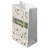 Boho Green Wildflower Watercolor Monogram Kleine Geschenktüte (Vorderseite Schrägansicht)