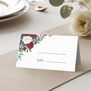 Boho-Hochzeit mit burgunderroten Blüten Platzkarte